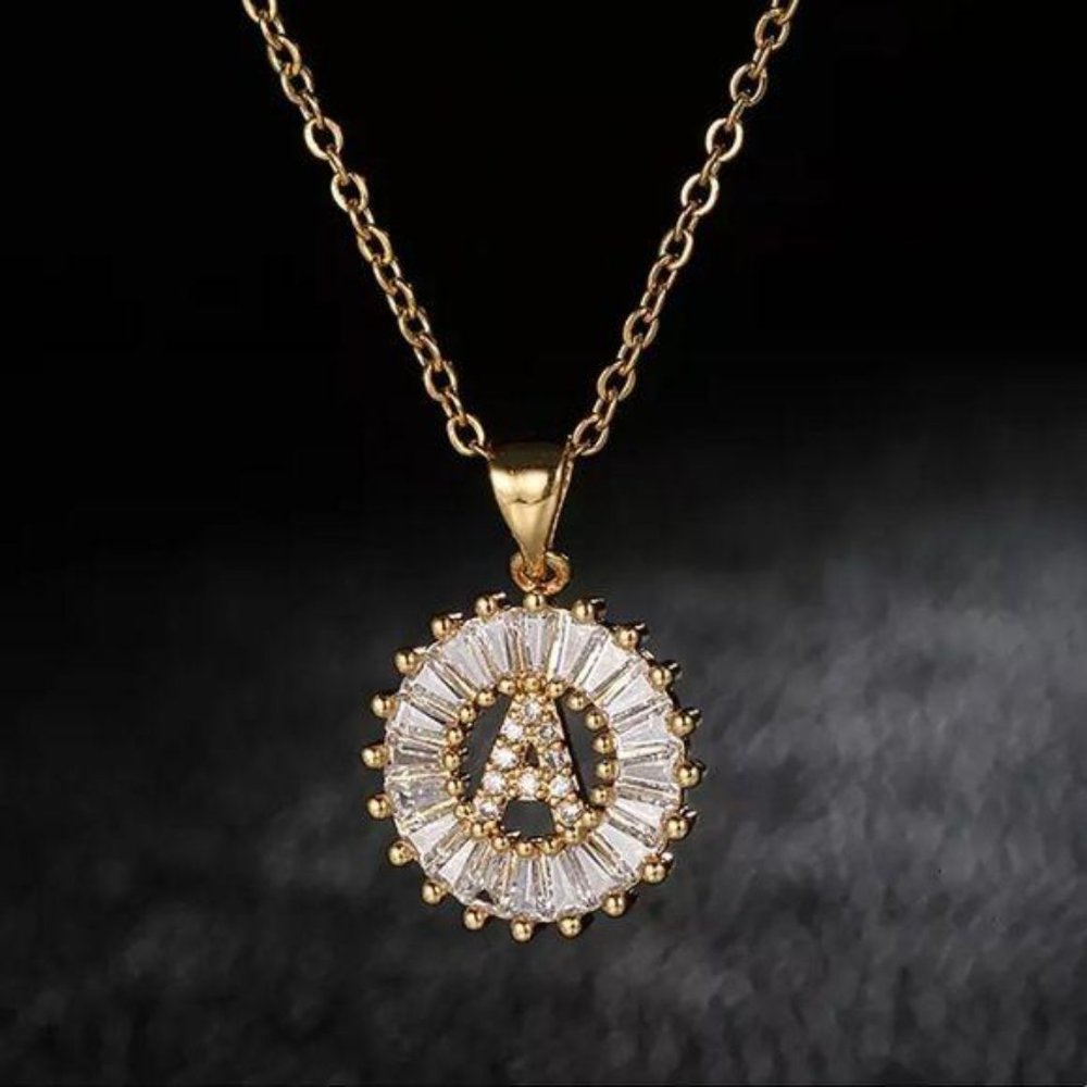 Gold Initial Crystal Sparkly Pendant Necklace A-Z - Picture 3 of 10